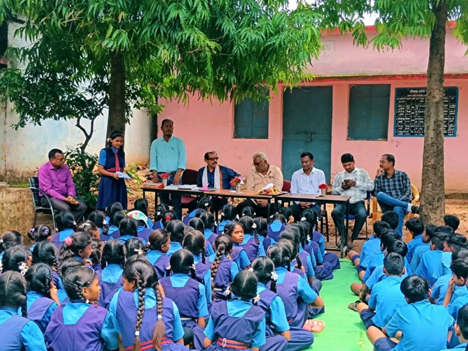 शाला संचालन के लिए बालकेबिनेट आवश्यकमिडिल कल्लूबंजारी में शपथग्रहण समारोह सम्पन्न