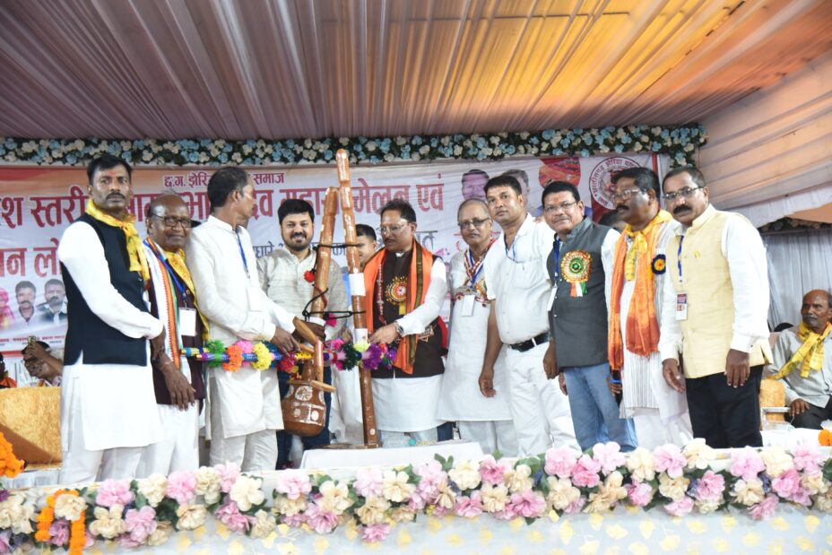ग्राम बरौदा में यादव महासम्मेलन और सामाजिक भवन का लोकार्पण; मुख्यमंत्री साय के साथ शामिल हुए विधायक अनुज