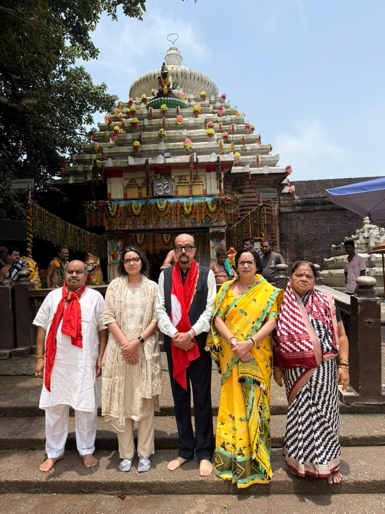 लिंगराज मंदिर में महादेव के दर्शन कर विधायक पुरन्दर मिश्रा ने की छत्तीसगढ़ की सुख-समृद्धि की कामना