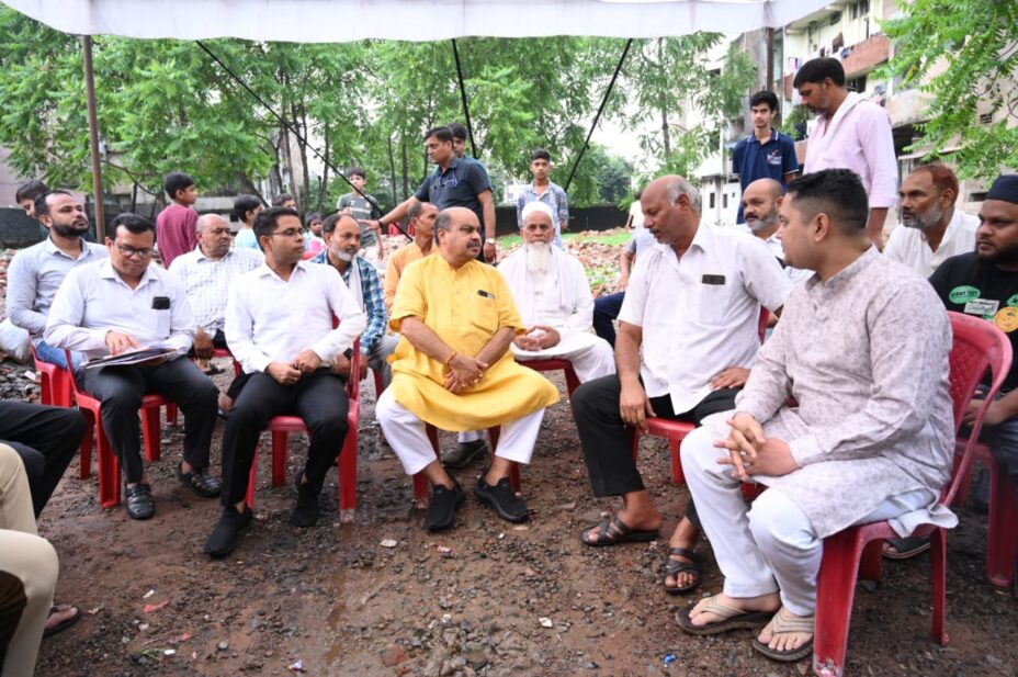 आदिल के असामयिक निधन पर संवेदना, मुख्यमंत्री के निर्देश पर पुरन्दर मिश्रा ने परिजनों को दी आर्थिक सहायता