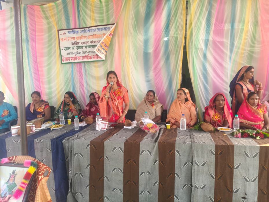 बिहान से आत्मनिर्भरता की ओर बढ़ रहीं ग्रामीण महिलाएं, आमसभा में शामिल हुईं जिला पंचायत अध्यक्ष किरण वैष्णव