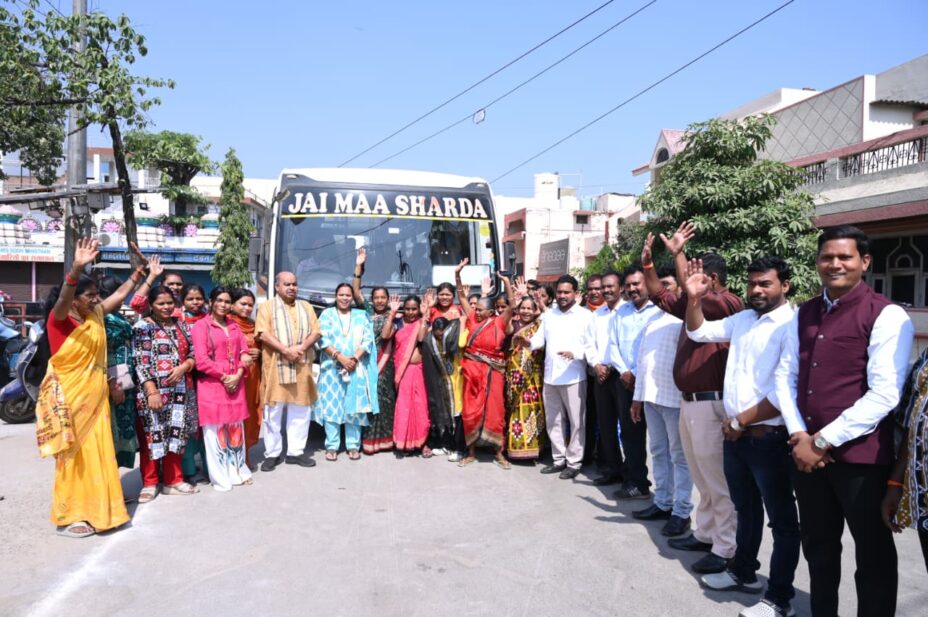 माँ जतमई एवं माँ घटारानी के पावन दर्शन हेतु मातृशक्तियों को विधायक पुरन्दर मिश्रा ने किया रवाना